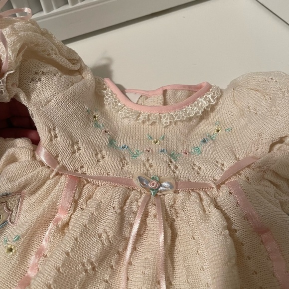 Adorable Benewborn set of three pieces,dresses pants and blankets. Soft and New - Picture 8 of 11